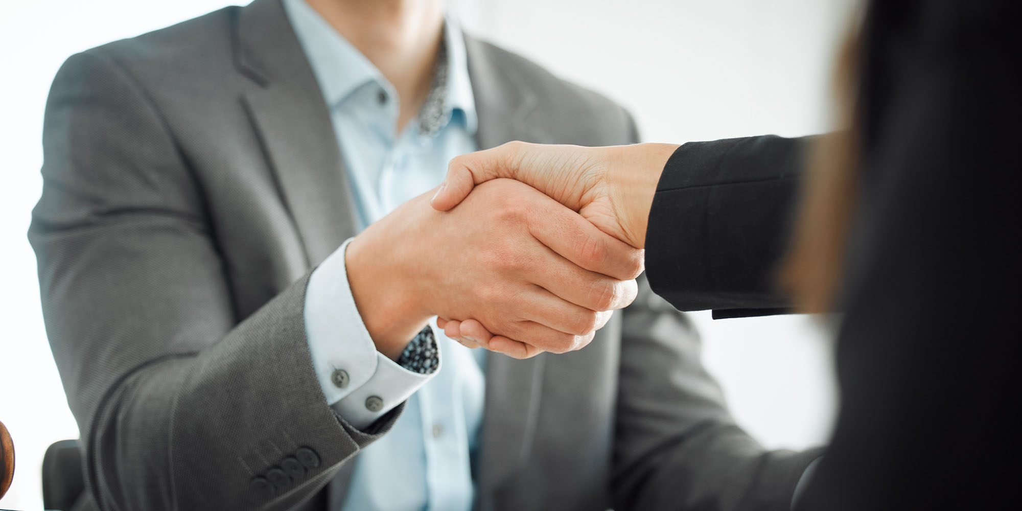 ¿Cómo puedo comunicarme con la Línea Ética?