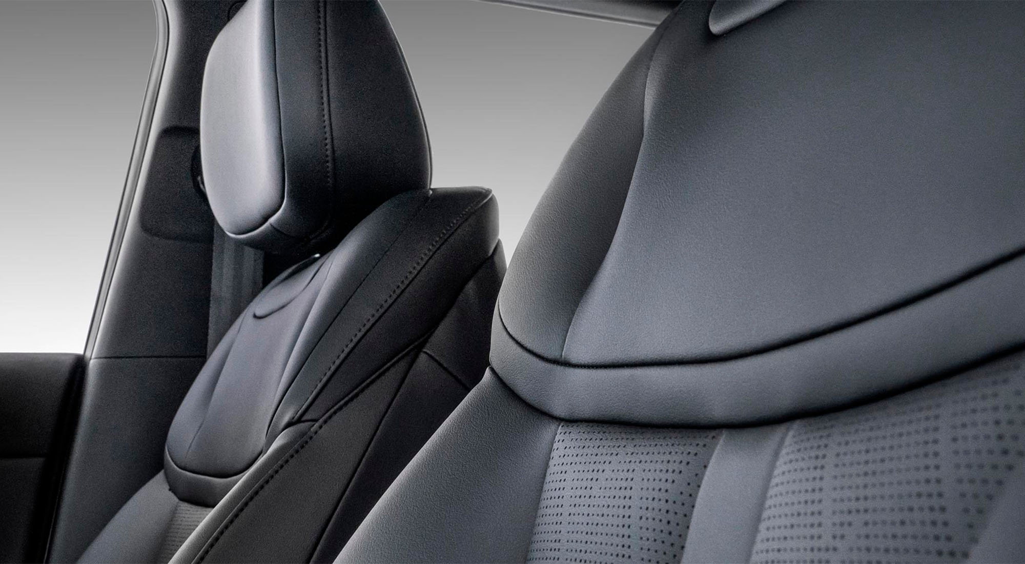 Asientos en cuero negro de la Chevrolet Captiva EV